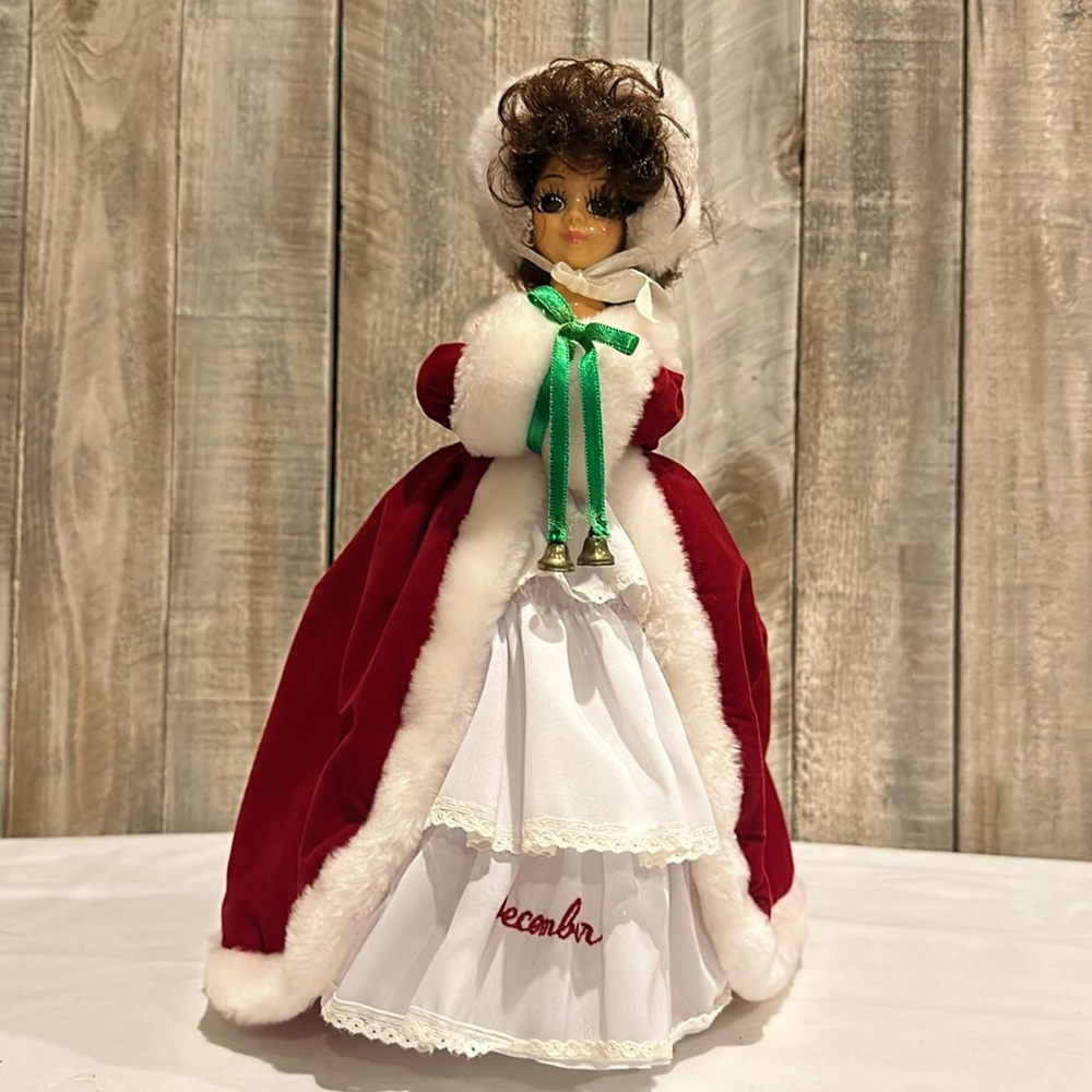 Vintage Brinns Collectible Edition Musical Christmas Doll Plays White Christmas